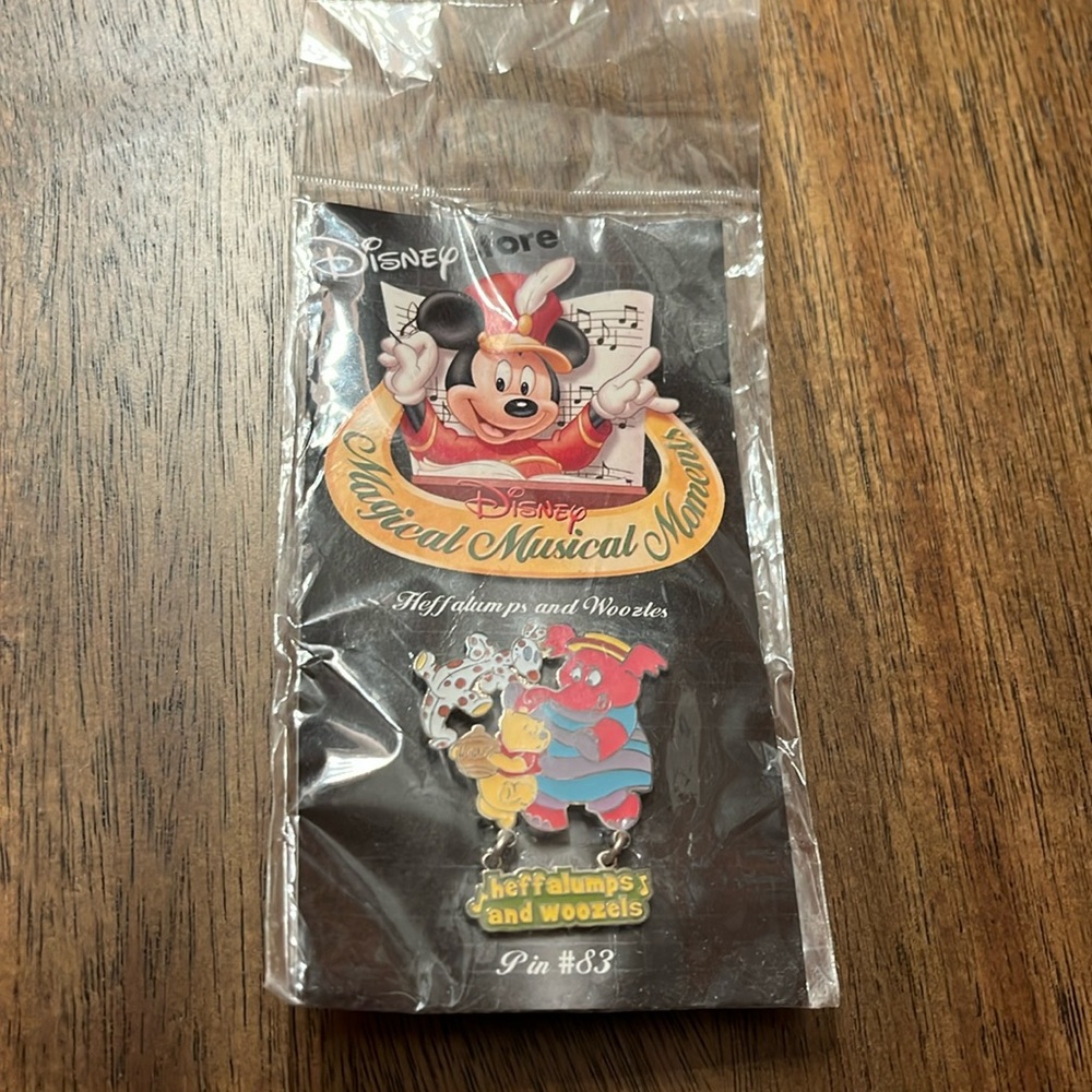 Vintage Disney Store collectors Pin - Heffalumps and Woozles #83 musical Pooh